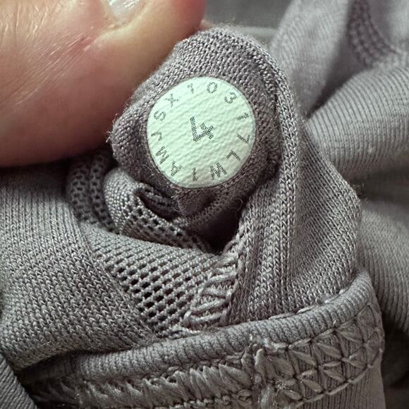 Lululemon Sheer Bliss Strappy Tank – Size 4 - EUC - Picture 6 of 6